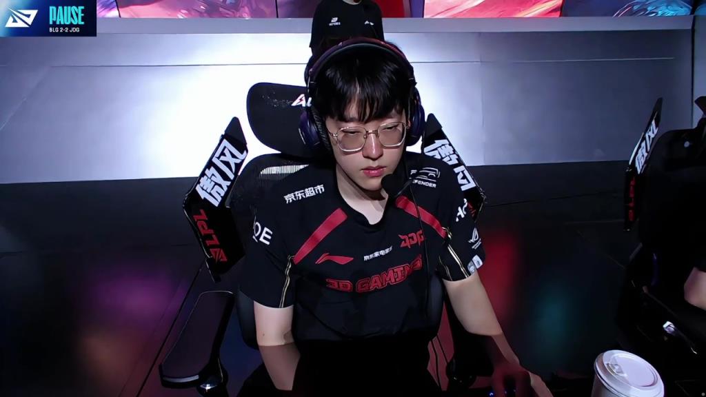 包含Rookie迎来三赛季高光表现,G2球迷沸腾!的词条 包含Rookie迎来三赛季高光表现,G2球迷沸腾!的词条